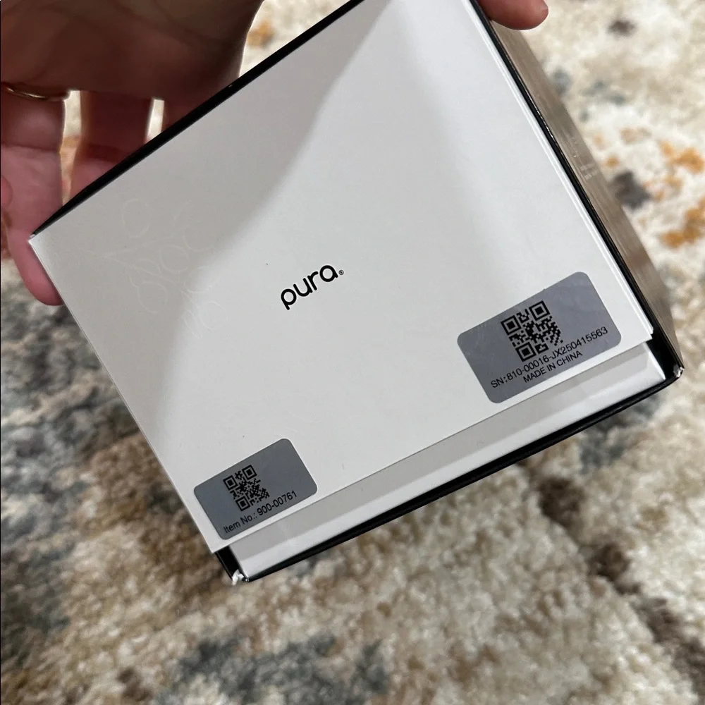 PURA 4 X HOMESICK Smart Fragrance Diffuser with Santa's Workshop & Winter Mantel
